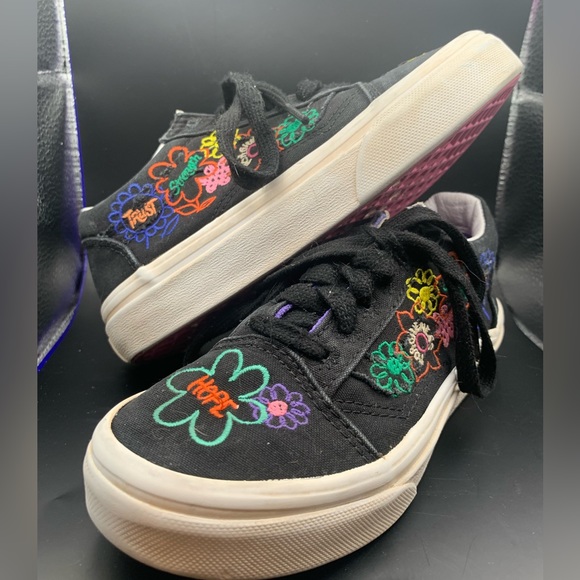 VANS skate shoes.US kids size 13.5. Decor on shoe-flowers, positive vibes - Picture 14 of 15